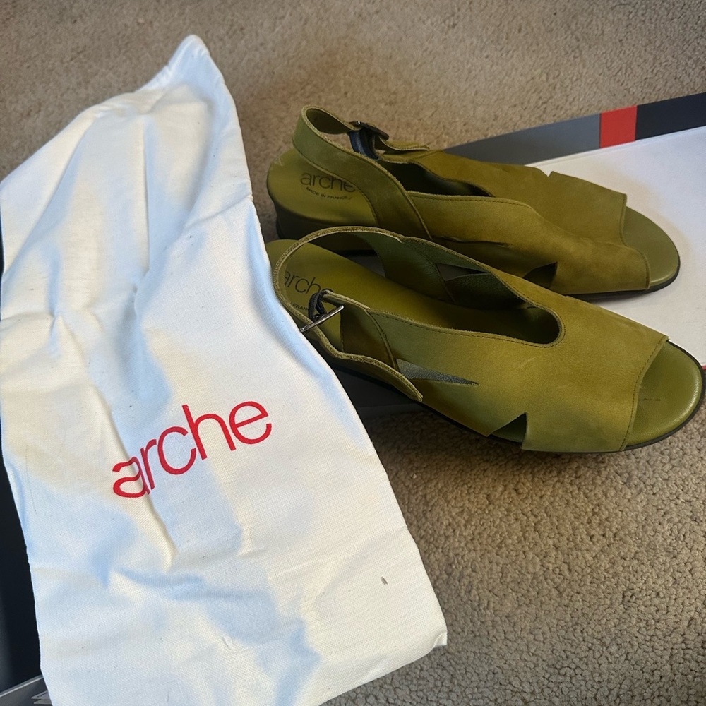 ARCHE Oriana sandals - great condition! Size 8